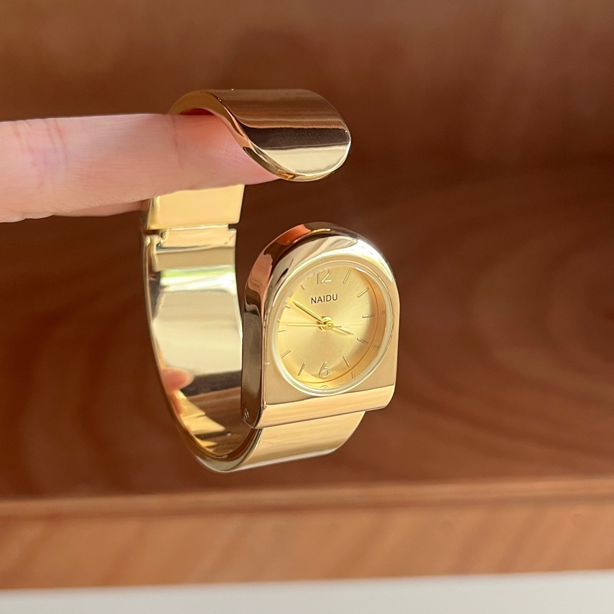 Luxury Watch Levels - Jam Tangan Gelang Emas Baru 2026