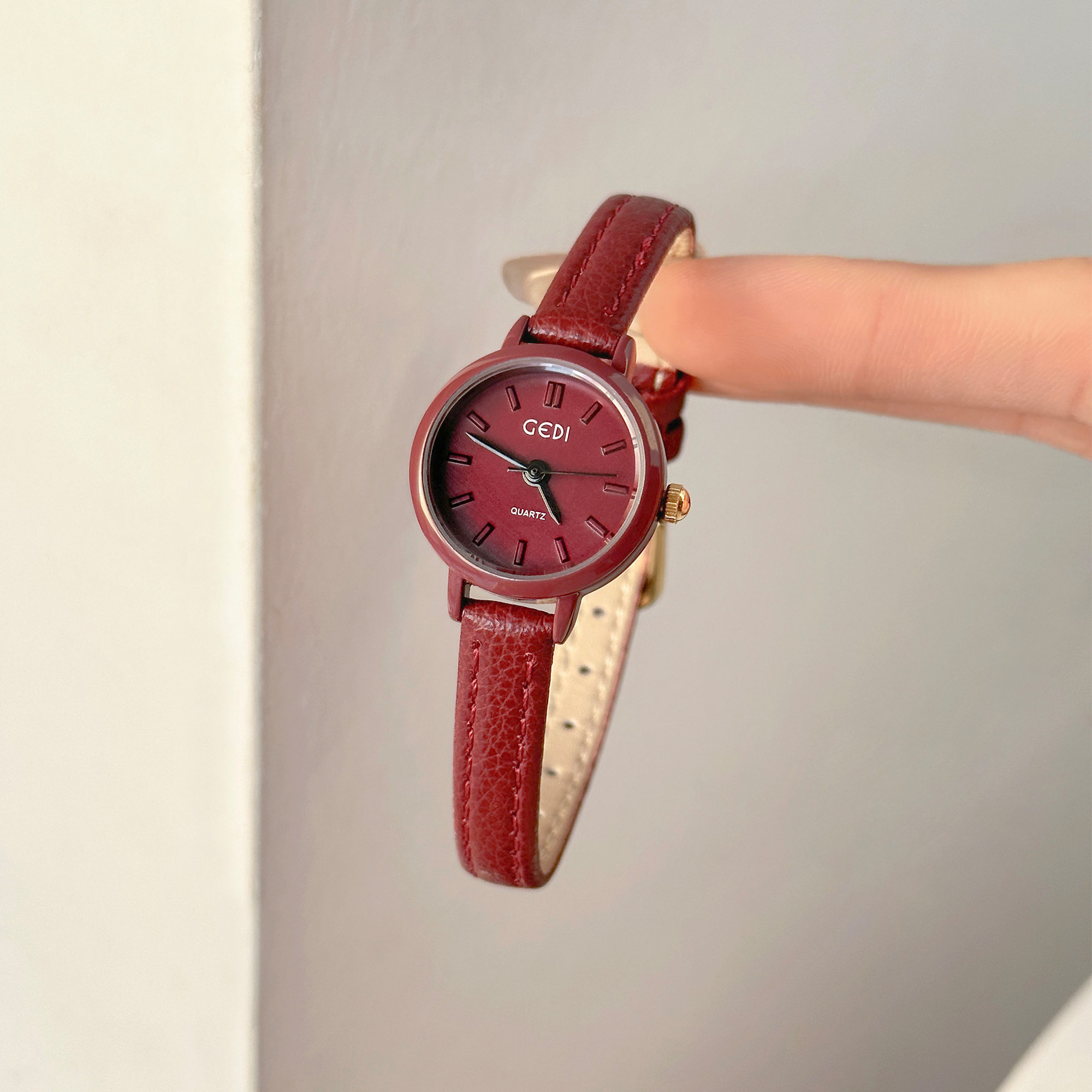 Jam Tangan Seri Merah Terbaru  - Luxury Watch Levels ulasan dan harga