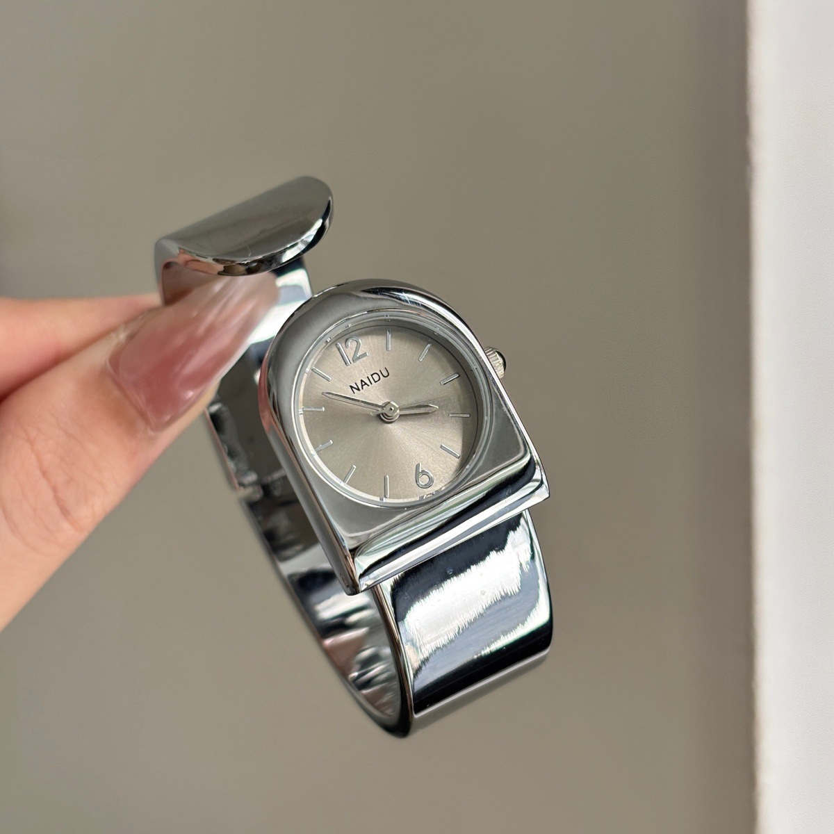 Jam Tangan Gelang Emas Baru 20 - Luxury Watch Levels ulasan dan harga