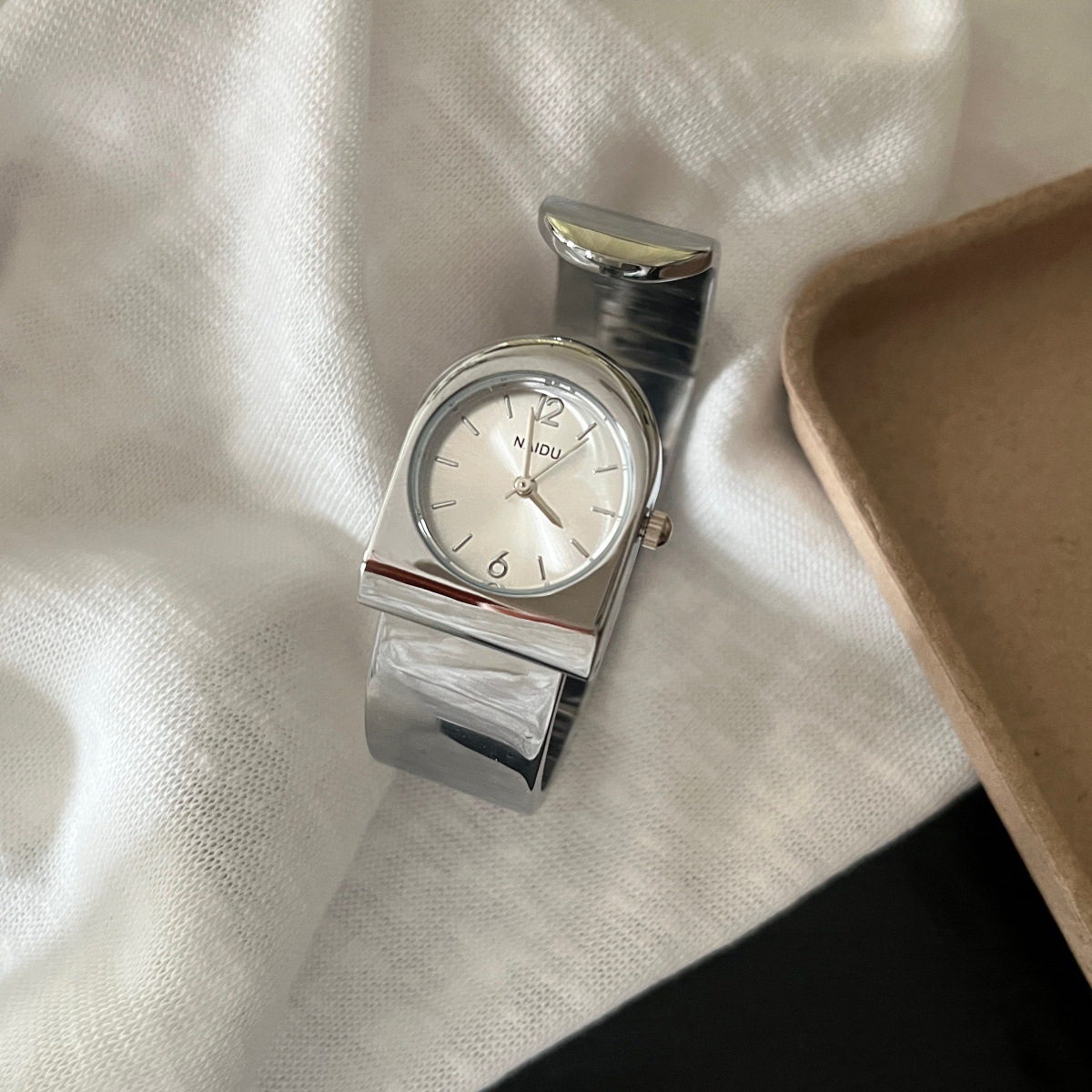 Jam Tangan Gelang Emas Baru 20 - Luxury Watch Levels ulasan dan harga